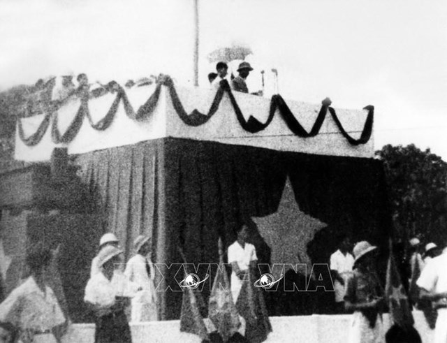 Ngày 2-9-1945, tại Quảng trường Ba Đình lịch sử, Chủ tịch Hồ Chí Minh đọc Tuyên ngôn Độc lập, khai sinh nước Việt Nam Dân chủ Cộng hòa. (Ảnh Tư liệu TTXVN)