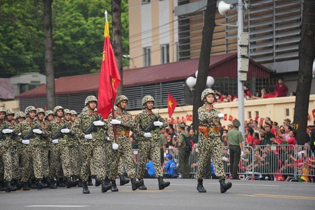 Vẻ đẹp những chiến sỹ đi đầu khối diễu binh, diễu h&#224;nh - Ảnh 7