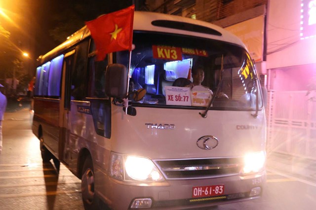 Những chuyến xe mang &#39;nhịp thở&#39; Tổ quốc, lặng thầm sau đội h&#236;nh diễu binh A80 - Ảnh 2