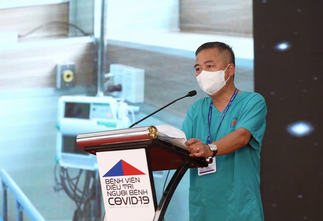 PGS.TS Nguyễn L&acirc;n Hiếu, Gi&aacute;m đốc BV ĐH Y H&agrave; Nội ph&aacute;t biểu tại&nbsp;lễ kh&aacute;nh th&agrave;nh BV điều trị Covid-19 Y H&agrave; Nội.