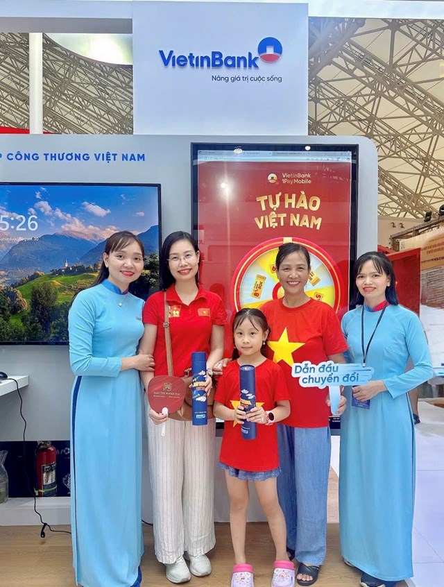 Nhận qu&#224; khi check-in gian h&#224;ng VietinBank tại Triển l&#227;m th&#224;nh tựu đất nước - Ảnh 1