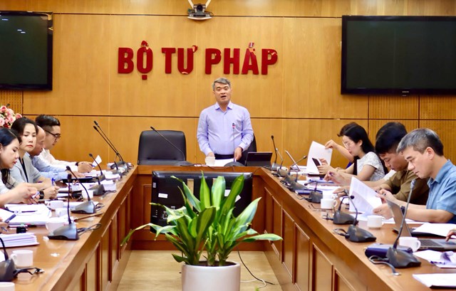 Cảnh Hội đồng thẩm định.