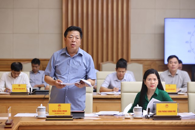 Bộ trưởng Bộ X&acirc;y dựng Trần Hồng Minh b&aacute;o c&aacute;o tại cuộc họp - Ảnh: VGP/Nhật Bắc
