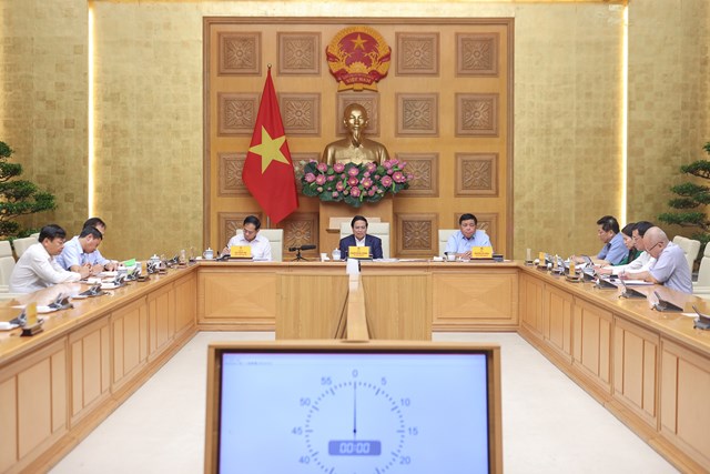 Thủ tướng Phạm Minh Chính chủ trì cuộc họp rà soát, tiếp tục thúc đẩy triển khai dự án đường sắt tốc độ cao trên trục Bắc-Nam và tuyến đường sắt Lào Cai-Hà Nội-Hải Phòng - Ảnh: VGP/Nhật Bắc