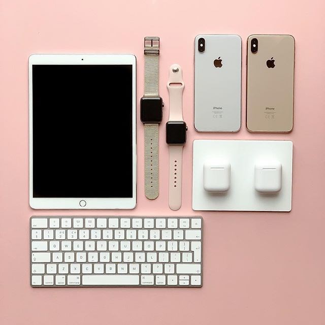 Năm 2018, gi&aacute; Apple Watch đ&atilde; tăng từ 329 USD l&ecirc;n 399 USD. Thậm ch&iacute; d&ograve;ng Apple Watch bằng v&agrave;ng c&oacute; gi&aacute; tới 10.000 USD.