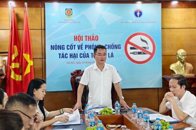 Tổng Biên tập Báo Pháp luật Việt Nam phát biểu tại Hội thảo.