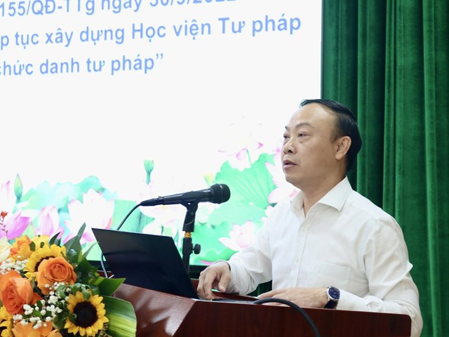 Giám đ&ocirc;́c Học vi&ecirc;̣n Tư pháp Nguy&ecirc;̃n Xu&acirc;n Thu phát bi&ecirc;̉u.