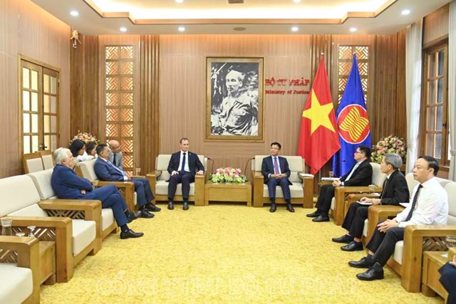 To&agrave;n cảnh buổi tiếp x&atilde; giao Đo&agrave;n c&ocirc;ng t&aacute;c của Chủ tịch Li&ecirc;n minh c&ocirc;ng chứng Quốc tế