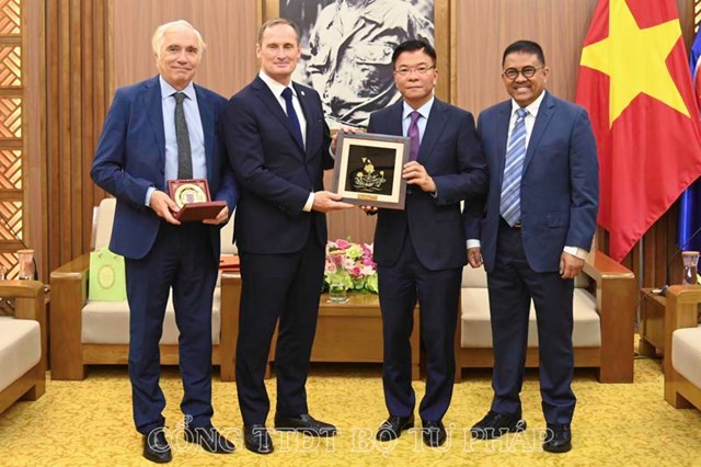 Th&#250;c đẩy hợp t&#225;c trong lĩnh vực c&#244;ng chứng giữa Bộ Tư ph&#225;p v&#224; Li&#234;n minh C&#244;ng chứng Quốc tế - Ảnh 1