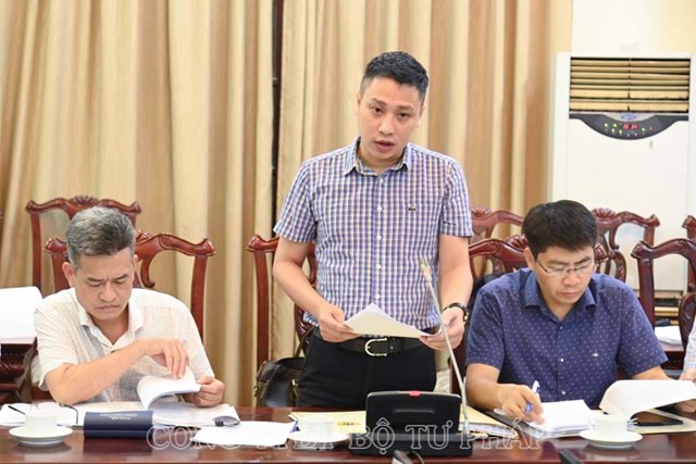 Đại diện Bộ C&ocirc;ng an tr&igrave;nh b&agrave;y t&oacute;m tắt nội dung c&aacute;c ch&iacute;nh s&aacute;ch