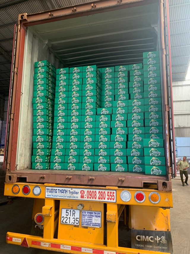 Sản phẩm bia của C&ocirc;ng ty bia S&agrave;i G&ograve;n Việt Nam gia c&ocirc;ng, sản xuất tại sở sở Biva được x&aacute;c định l&agrave; "X&acirc;m phạm quyền sử hữu c&ocirc;ng nghiệp" - ẢNH: TỔNG CỤC QLTT