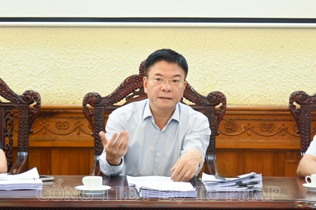 Bộ trưởng L&ecirc; Th&agrave;nh Long ph&aacute;t biểu kết luận phi&ecirc;n họp