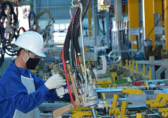 ADB tiếp tục hạ dự b&#225;o tăng trưởng kinh tế Việt Nam, c&#242;n 1,8% - Ảnh 1