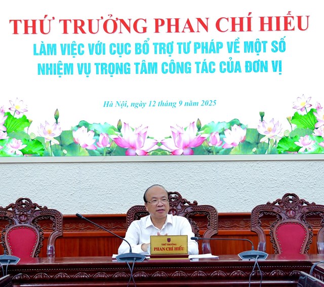 Thứ trưởng Phan Chí Hi&ecirc;́u phát bi&ecirc;̉u tại bu&ocirc;̉i làm vi&ecirc;̣c