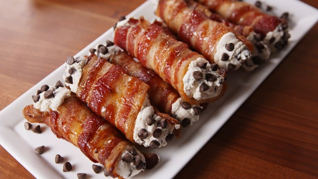 Cannoli m&oacute;n b&aacute;nh ngọt nổi tiếng của Sicily