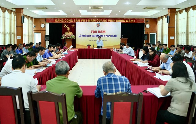 Quang cảnh bu&ocirc;̉i làm vi&ecirc;̣c.