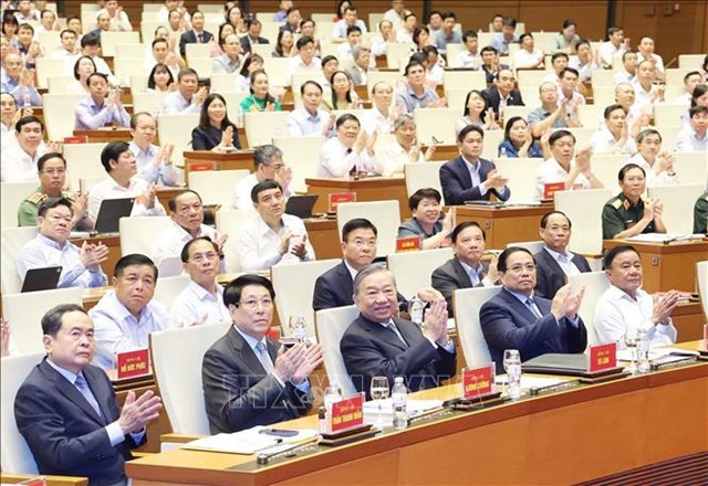 Tổng Bí thư Tô Lâm, Chủ tịch nước Lương Cường, Thủ tướng Phạm Minh Chính, Chủ tịch Quốc hội Trần Thanh Mẫn và các đại biểu tham dự Hội nghị tại điểm cầu chính Phòng họp Diên Hồng, Nhà Quốc hội, Hà Nội. Ảnh: TTXVN