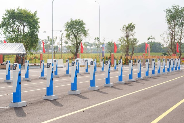 Đ&#244;ng Anh c&#243; trạm sạc V-Green kỷ lục với gần 200 cổng sạc &#244; t&#244;, 1.000 cổng sạc xe m&#225;y điện - Ảnh 8