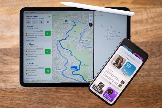Apple vừa tung ra một loạt phi&ecirc;n bản cập nhật hệ điều h&agrave;nh. Ảnh:&nbsp;The Verge.