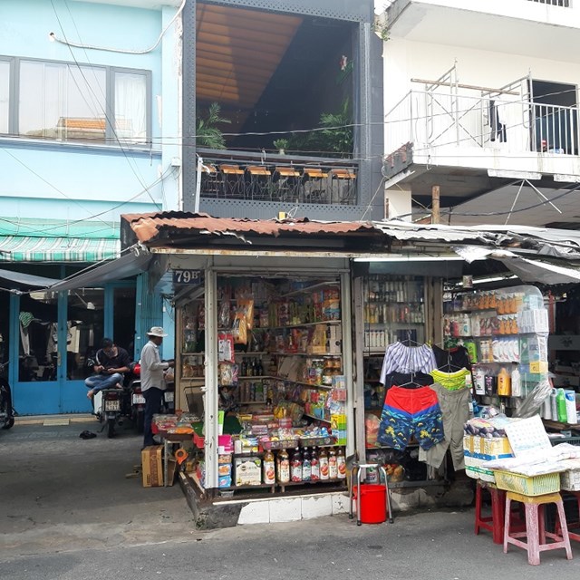 Chợ T&ocirc;n Thất Đạm, quận 1 chuy&ecirc;n b&aacute;n đồ ngoại, đồ đắt tiền, nay vắng vẻ v&igrave; kh&ocirc;ng c&ograve;n kh&aacute;ch du lịch lui tới.