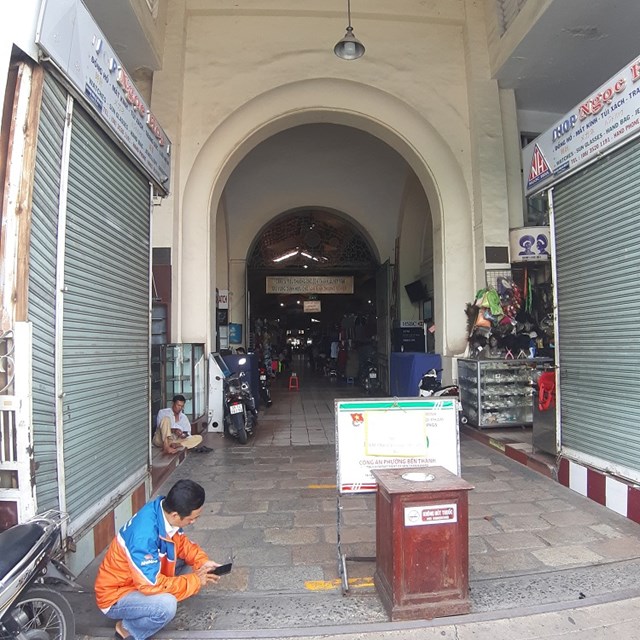 Chợ Bến Th&agrave;nh (quận 1) nh&igrave;n từ đầu n&agrave;y thấy đầu kia, cảnh tượng chưa bao giờ thấy. &nbsp;
