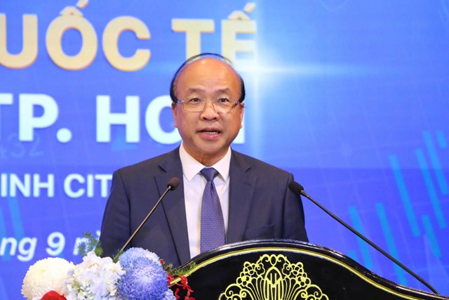 Thứ trưởng Bộ Tư ph&aacute;p Phan Ch&iacute; Hiếu ph&aacute;t biểu khai mạc Hội thảo.