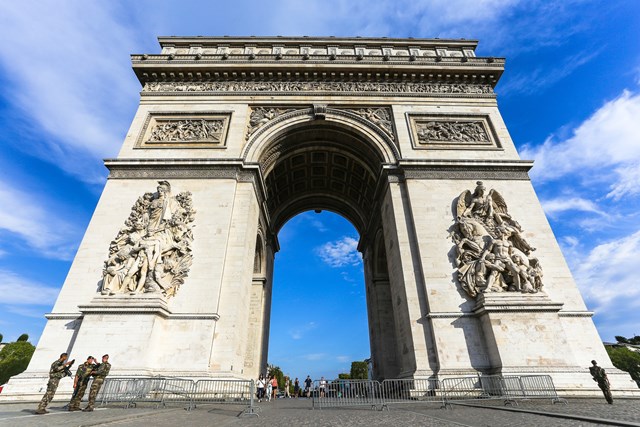 Khải Ho&agrave;n M&ocirc;n - Biểu tượng của th&agrave;nh phố Paris