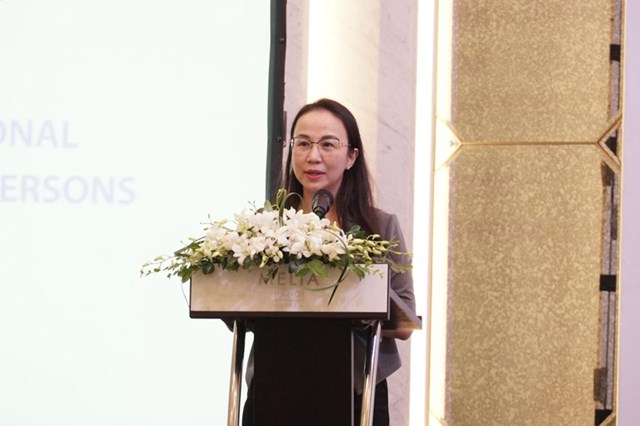 B&agrave; L&ecirc; Thị Ho&agrave;ng Thanh - Ph&oacute; Vụ trưởng Vụ Ph&aacute;p luật d&acirc;n sự - kinh tế, b&agrave; Ramla Khalidi - Trưởng đại diện thường tr&uacute; UNDP tại Việt Nam ph&aacute;t biểu tại hội thảo