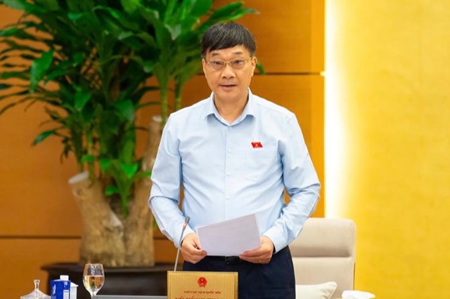 Phó Chủ tịch Quốc hội Vũ Hồng Thanh điều hành nội dung phiên họp.