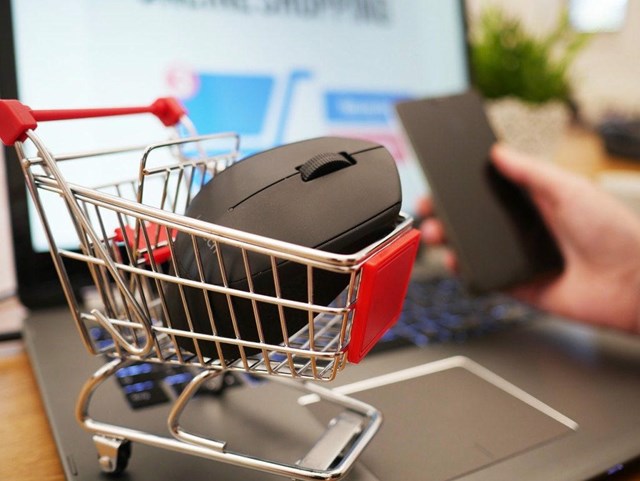Người tiêu dùng cần mạnh dạn lên tiếng khi quyền lợi bị xâm phạm, thay vì im lặng chấp nhận thiệt thòi. (Ảnh minh hoạ).