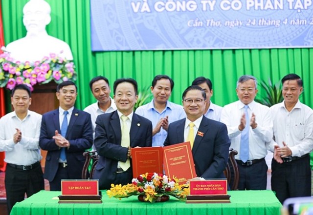 Tập đo&agrave;n T&amp;T Group k&yacute; thỏa thuận hợp t&aacute;c với Cần Thơ hồi th&aacute;ng 4/2021. Nguồn: T&amp;T Group.