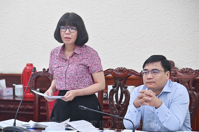 Đại diện c&aacute;c đơn vị trao đổi, thảo luận về&nbsp;nội dung của dự thảo.