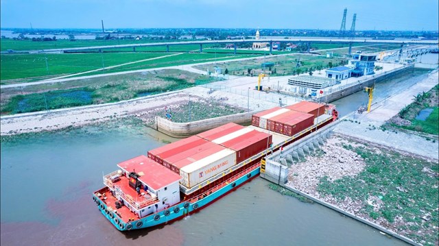 Áp lực giảm phát thải và yêu cầu phát triển logistics bền vững đang đưa vận tải thủy và đường sắt vào vị trí trung tâm
