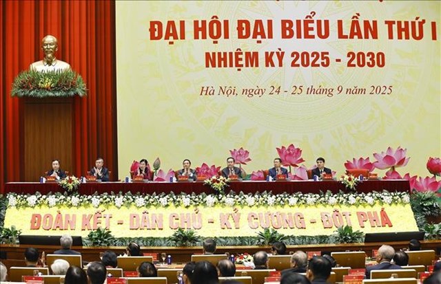 Đo&agrave;n Chủ tịch điều h&agrave;nh Đại hội. Ảnh: Do&atilde;n Tấn/TTXVN