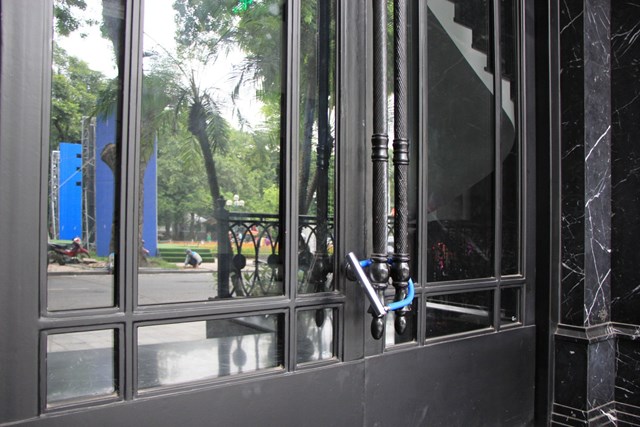 Dịch bệnh đ&atilde; khiến kh&aacute;ch sạn ở phố cổ đi&ecirc;u đứng.