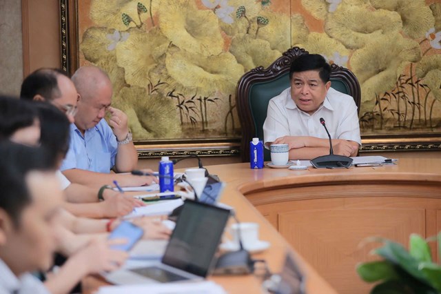 Ph&oacute; Thủ tướng lưu &yacute; c&aacute;c bộ, ng&agrave;nh, địa phương phải tăng cường r&agrave; so&aacute;t c&aacute;c dự &aacute;n, c&aacute;c đề &aacute;n, chương tr&igrave;nh cụ thể. C&aacute;c cơ quan chủ tr&igrave; cần cố gắng hơn nữa, ph&aacute;t huy tr&aacute;ch nhiệm, bao qu&aacute;t v&agrave; tham mưu kịp thời - Ảnh: VGP/Thu Sa