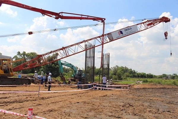 Cao tốc Trung Lương - Mỹ THuận đang trong giai đoạn thi c&ocirc;ng. Ảnh: Trung Ch&aacute;nh