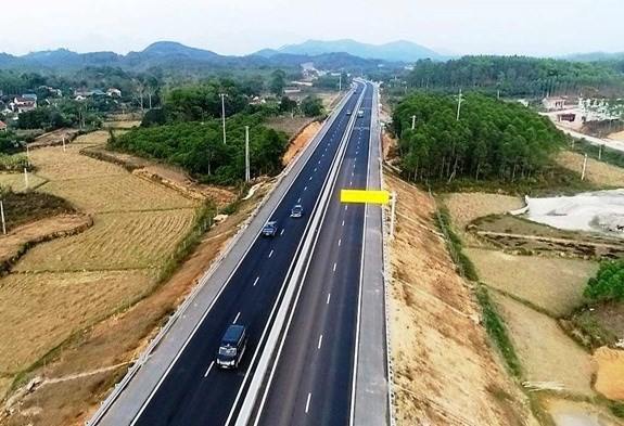 Ba dự &aacute;n PPP chuyển sang h&igrave;nh thức đầu tư c&ocirc;ng được khởi c&ocirc;ng c&ugrave;ng ng&agrave;y 30/9
