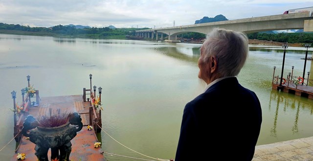 Cụ Phan C&ocirc;ng N&ocirc;ng bồi hồi nhớ về những năm th&aacute;ng gian lao m&agrave; oanh liệt &nbsp;