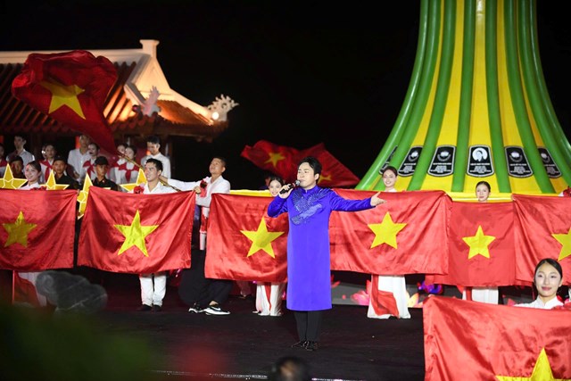 Chương tr&igrave;nh &ldquo;Lời tri &acirc;n &ndash; D&ograve;ng s&ocirc;ng Hoa lửa&rdquo; mang đến nhiều cảm x&uacute;c đặc biệt cho người xem &nbsp;