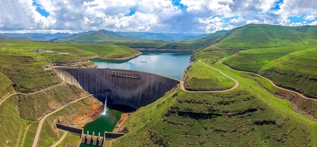 To&agrave;n cảnh đập thủy điện Katse &nbsp;