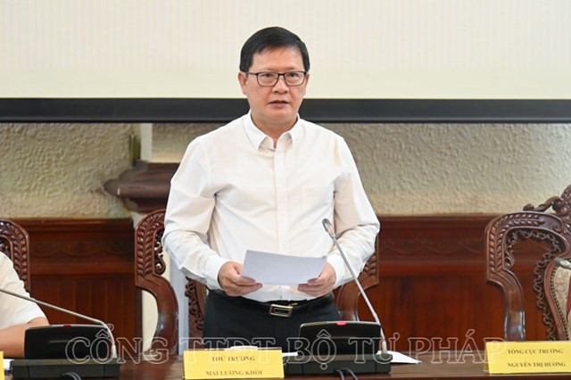 Thứ trưởng Bộ Tư ph&aacute;p Mai Lương Kh&ocirc;i ph&aacute;t biểu tại buổi lễ &nbsp;