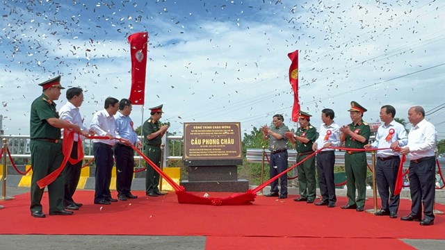 Thủ tướng Phạm Minh Chính dự Lễ khánh thành cầu Phong Châu.