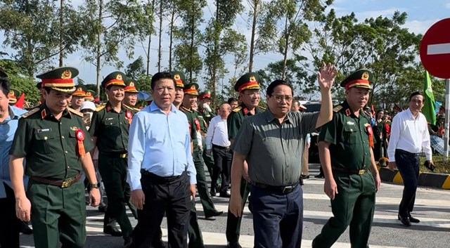 Thủ tướng Ch&iacute;nh phủ Phạm Minh Ch&iacute;nh dự Lễ kh&aacute;nh th&agrave;nh c&ocirc;ng tr&igrave;nh cầu Phong Ch&acirc;u mới tại Ph&uacute; Thọ s&aacute;ng 28/9