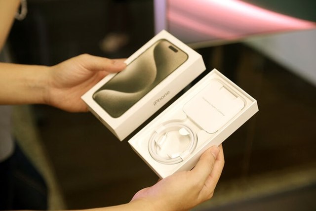iPhone 15 đến tay người Việt trong đ&#234;m - Ảnh 7
