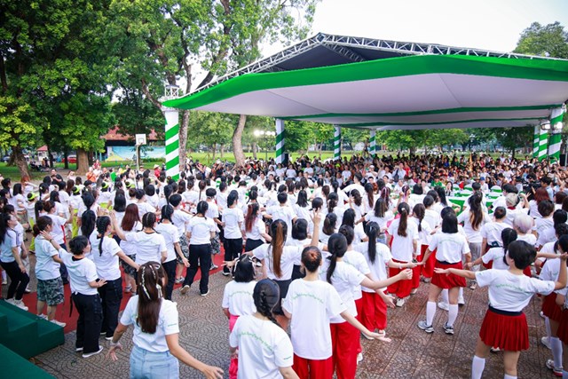 Ng&agrave;y dinh dưỡng Cộng đồng 2025 lần 5 tại H&agrave; Nội thu h&uacute;t h&agrave;ng ng&agrave;n người tham gia tại C&ocirc;ng Vi&ecirc;n Thống Nhất &nbsp;