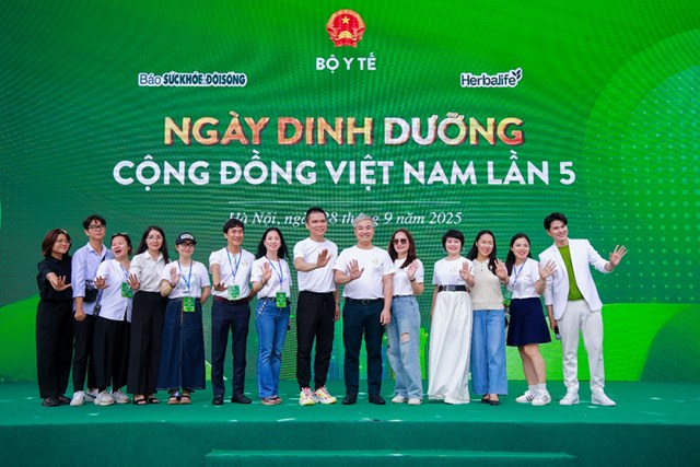 &Ocirc;ng Nguyễn Th&agrave;nh Đạt &ndash; Gi&aacute;m Đốc Truyền Th&ocirc;ng Cấp Cao Herbalife Việt Nam c&ugrave;ng BTC chương tr&igrave;nh &nbsp;