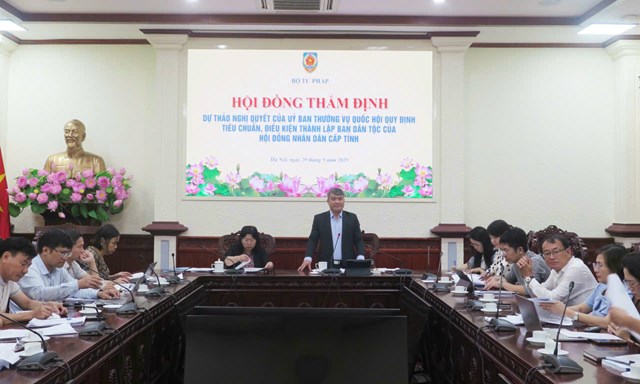Cảnh phiên họp Hội đồng thẩm định.