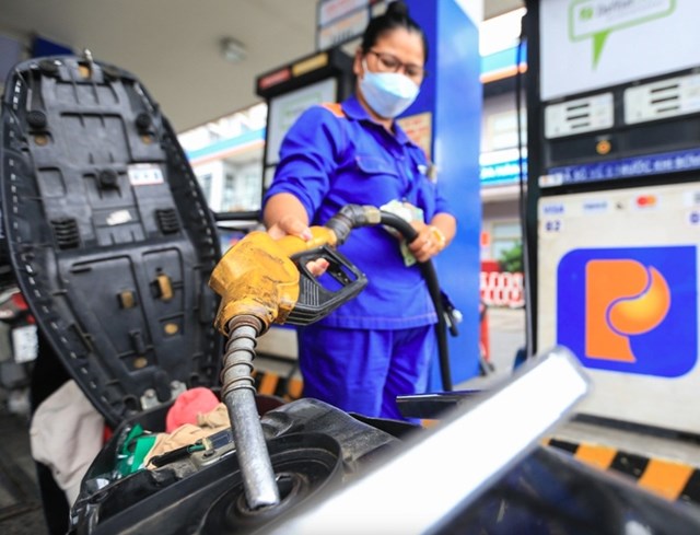 Giá dầu diesel 0.05S tăng 380 đồng/lít so với giá cơ sở hiện hành - Ảnh minh họa