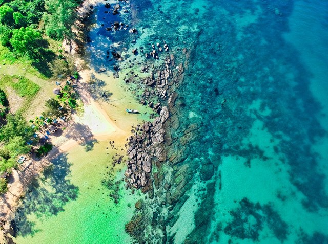 B&atilde;i &Ocirc;ng Lang ở Ph&uacute; Quốc được mệnh danh l&agrave; Maldives - Nơi thu h&uacute;t h&agrave;ng triệu lượt kh&aacute;ch du lịch mỗi năm